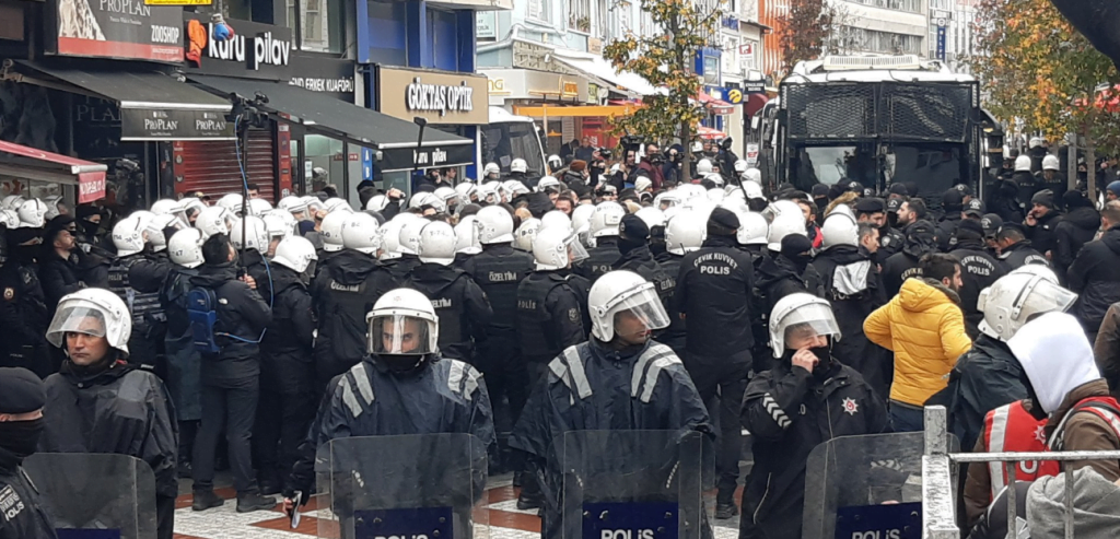 hdp - ferhat encü'ye polis tokat attı - kadıköy polis ablukası
